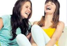 हँसते-हँसते कट जाएं रस्ते